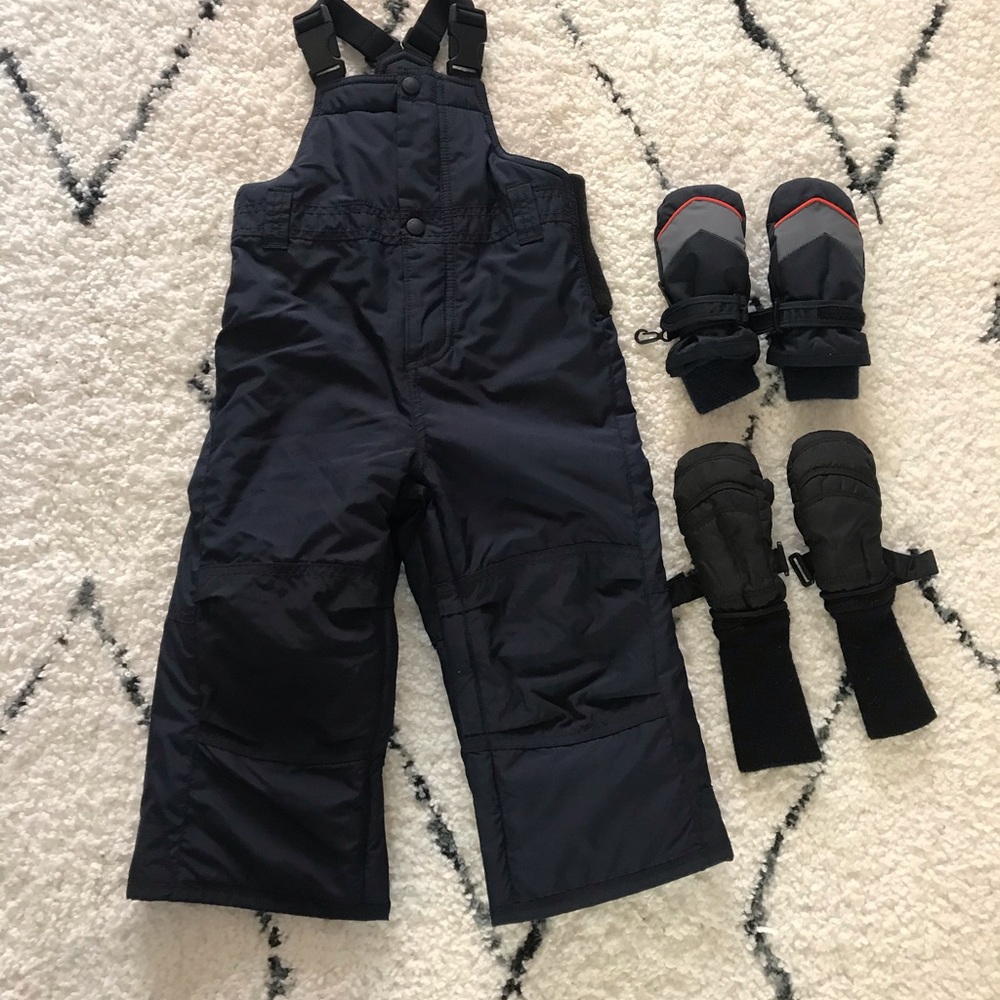 Gap snowsuit with bonus gloves